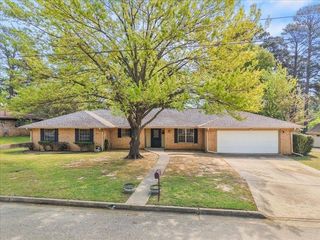 1602 Ferndale St, Longview, TX 75604