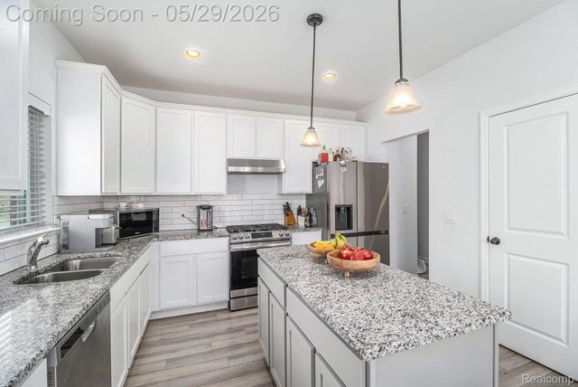 8301 Berwick Drive, Westland, MI 48185