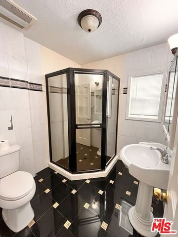 496 E 52nd Street, Long Beach, CA 90805