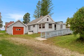 350 N Michigan Avenue, Beulah, MI 49617
