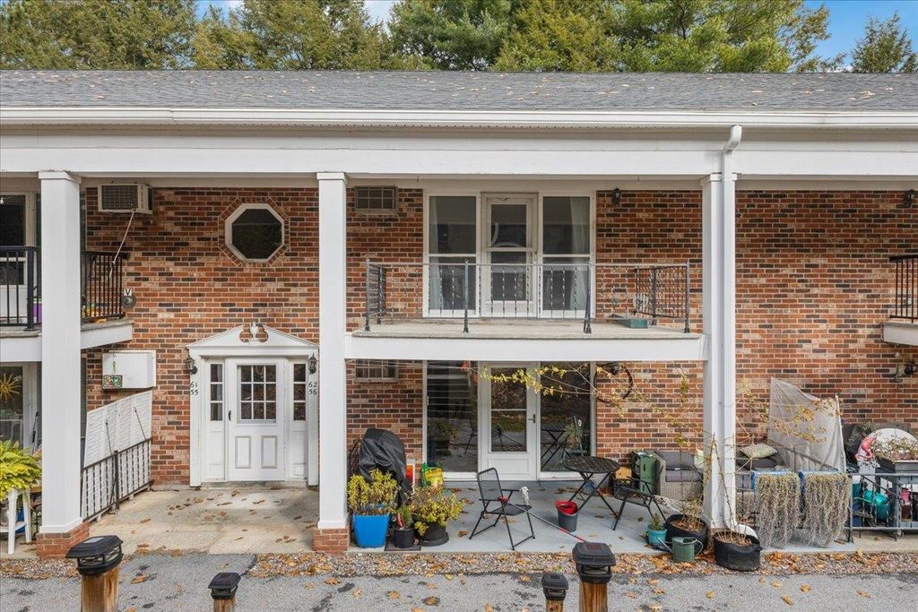 100 Kennedy Dr Apt 62, South Burlington, VT 05403