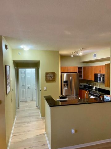 802 W Windward Way 203, Lantana, FL 33462