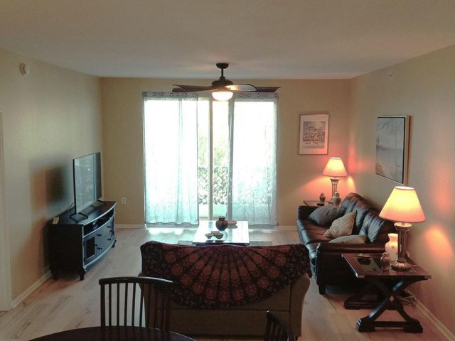 802 W Windward Way 203, Lantana, FL 33462