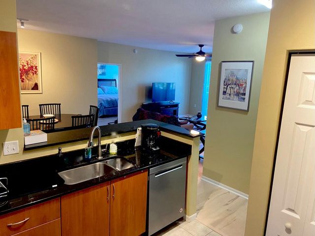 802 W Windward Way 203, Lantana, FL 33462