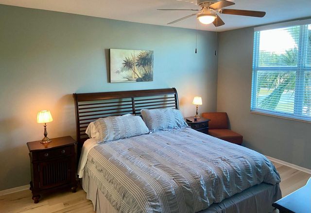 802 W Windward Way 203, Lantana, FL 33462