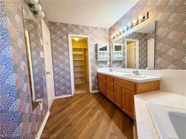 9912 Glen Flora Circle, Fort Smith, AR 72908