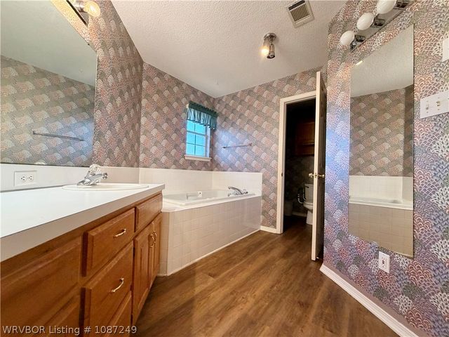 9912 Glen Flora Circle, Fort Smith, AR 72908