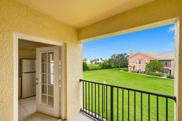 124 SW Peacock Boulevard, Port St. Lucie, FL 34986