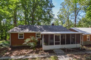 2530 Maiden LN, Roanoke, VA 24015
