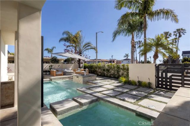 3242 Falkland, Huntington Beach, CA 92649