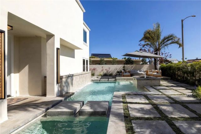 3242 Falkland, Huntington Beach, CA 92649