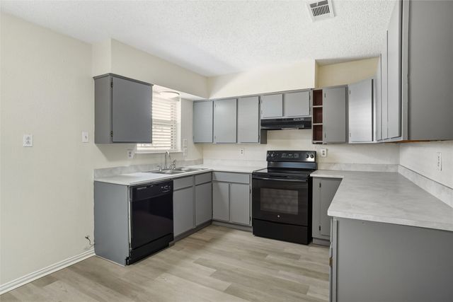 2537 Vickie Street, Mesquite, TX 75149