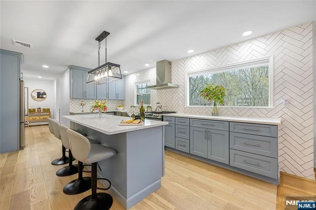 68 Burnwood Lane, Upper Saddle River, NJ 07458