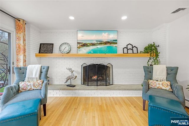 68 Burnwood Lane, Upper Saddle River, NJ 07458