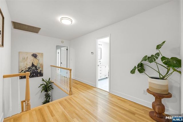 68 Burnwood Lane, Upper Saddle River, NJ 07458