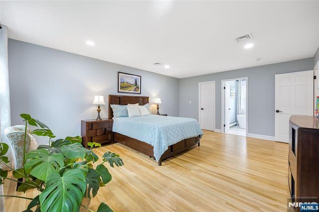 68 Burnwood Lane, Upper Saddle River, NJ 07458