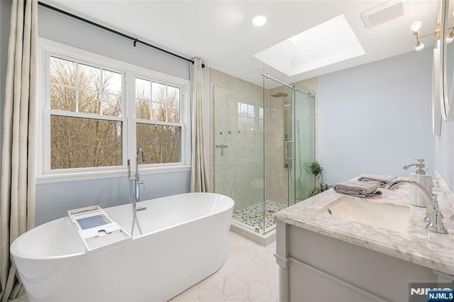 68 Burnwood Lane, Upper Saddle River, NJ 07458