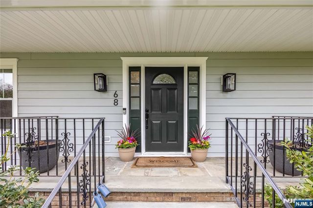 68 Burnwood Lane, Upper Saddle River, NJ 07458