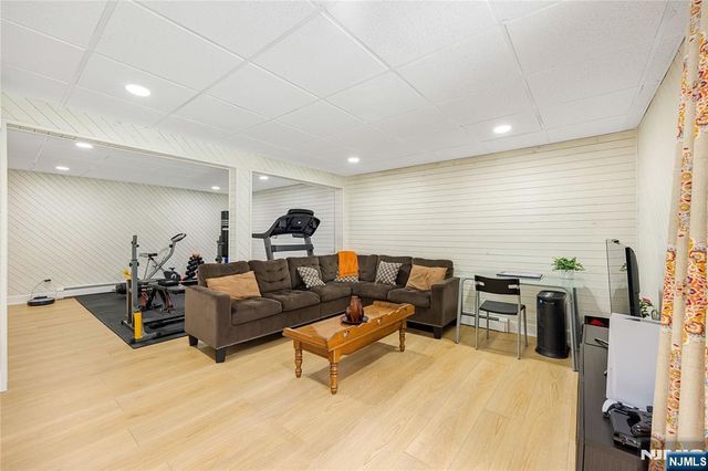 68 Burnwood Lane, Upper Saddle River, NJ 07458