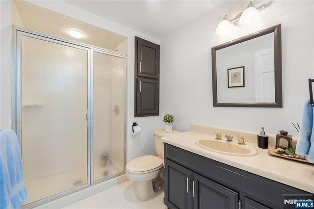 68 Burnwood Lane, Upper Saddle River, NJ 07458