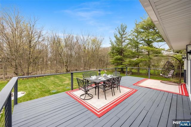 68 Burnwood Lane, Upper Saddle River, NJ 07458