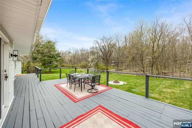 68 Burnwood Lane, Upper Saddle River, NJ 07458