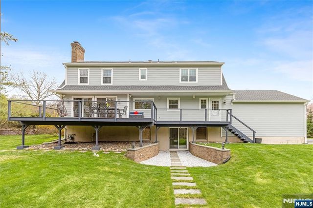 68 Burnwood Lane, Upper Saddle River, NJ 07458