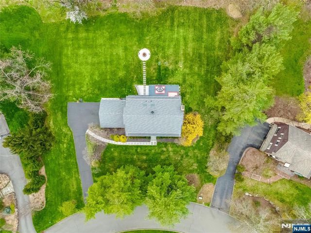 68 Burnwood Lane, Upper Saddle River, NJ 07458