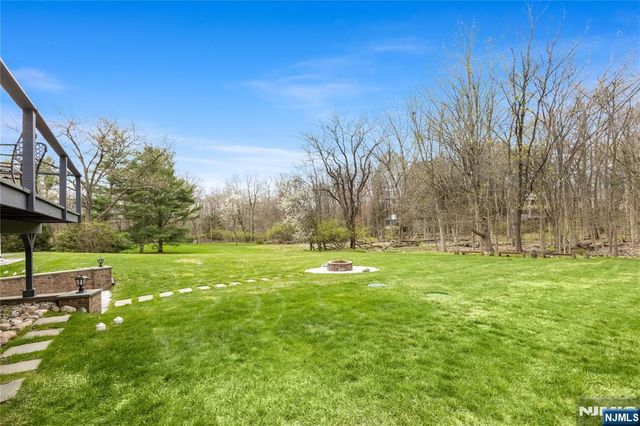 68 Burnwood Lane, Upper Saddle River, NJ 07458