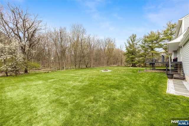 68 Burnwood Lane, Upper Saddle River, NJ 07458