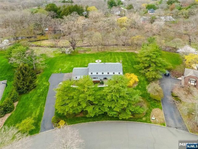 68 Burnwood Lane, Upper Saddle River, NJ 07458