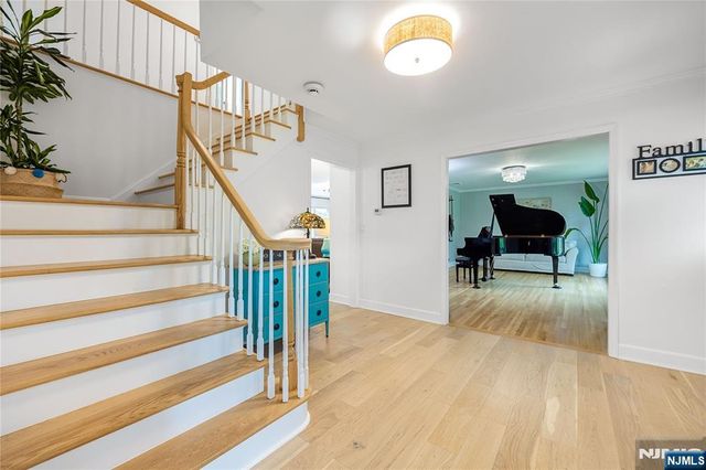 68 Burnwood Lane, Upper Saddle River, NJ 07458