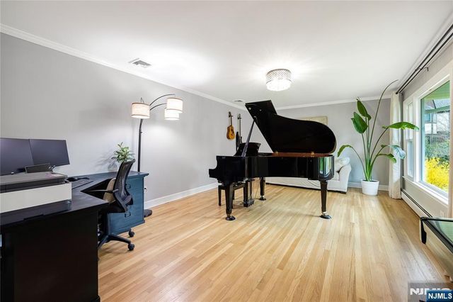 68 Burnwood Lane, Upper Saddle River, NJ 07458