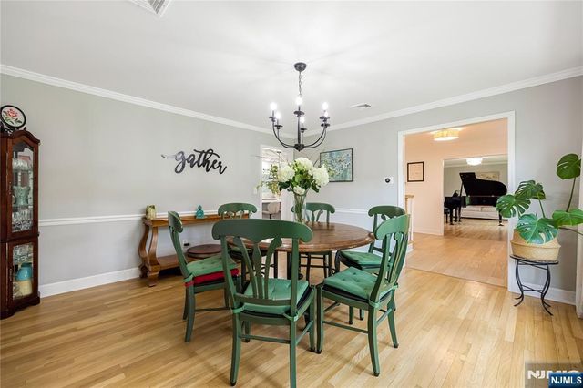 68 Burnwood Lane, Upper Saddle River, NJ 07458