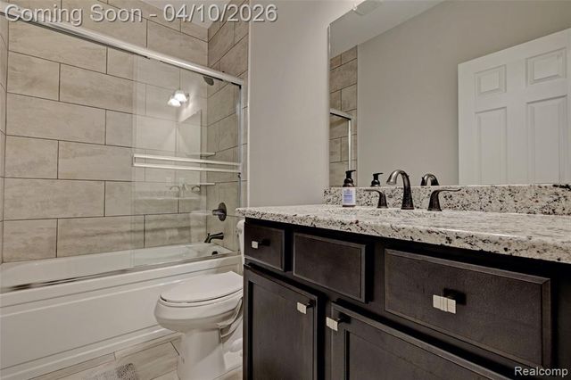 690 Willow Lake Court, Oxford, MI 48371