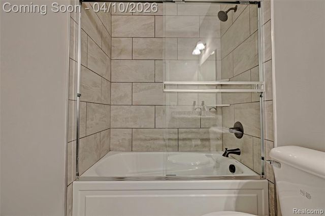 690 Willow Lake Court, Oxford, MI 48371