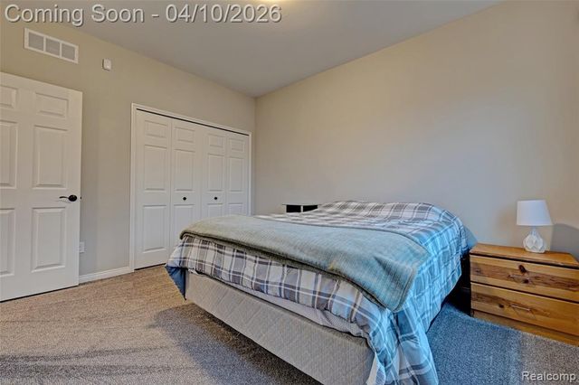 690 Willow Lake Court, Oxford, MI 48371