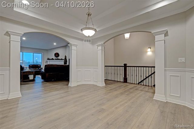 690 Willow Lake Court, Oxford, MI 48371