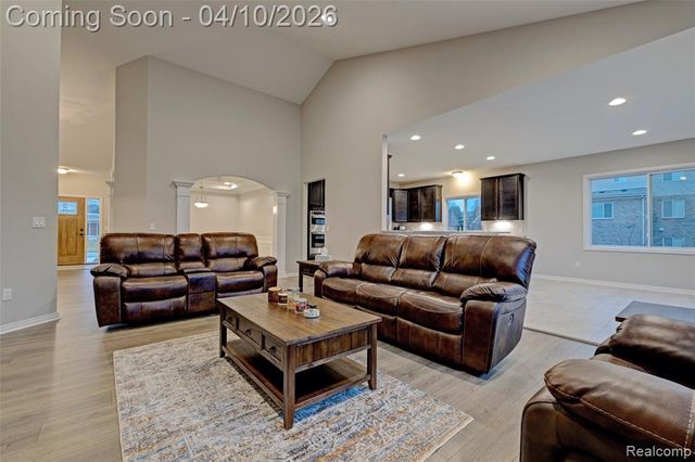 690 Willow Lake Court, Oxford, MI 48371