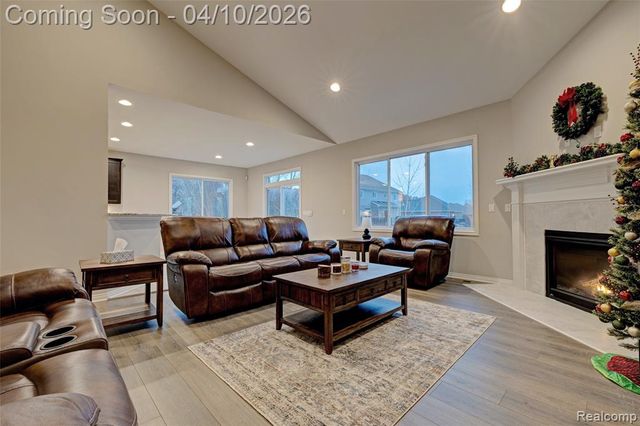 690 Willow Lake Court, Oxford, MI 48371