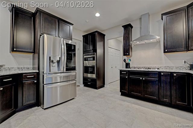 690 Willow Lake Court, Oxford, MI 48371