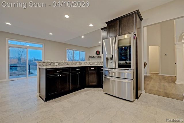 690 Willow Lake Court, Oxford, MI 48371