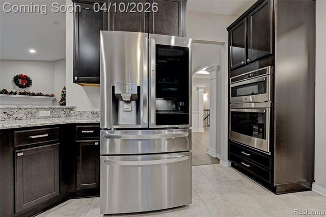 690 Willow Lake Court, Oxford, MI 48371