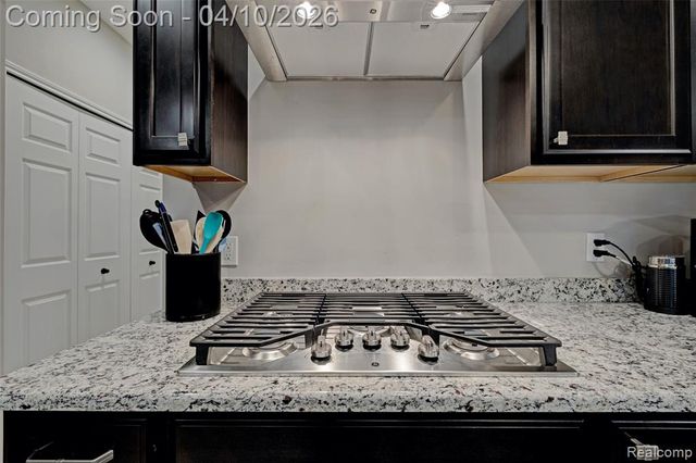 690 Willow Lake Court, Oxford, MI 48371