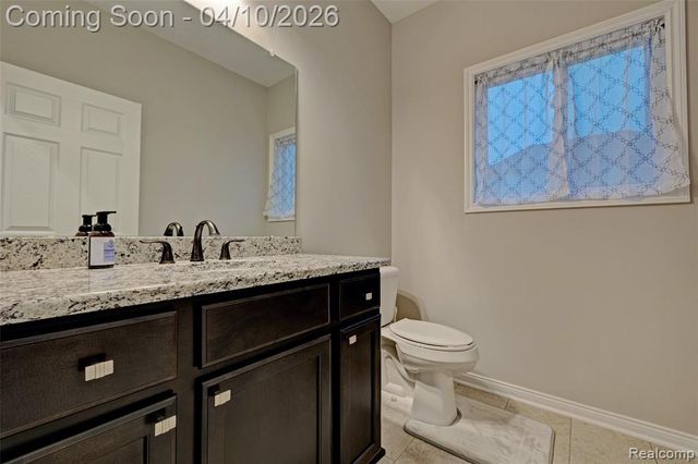 690 Willow Lake Court, Oxford, MI 48371