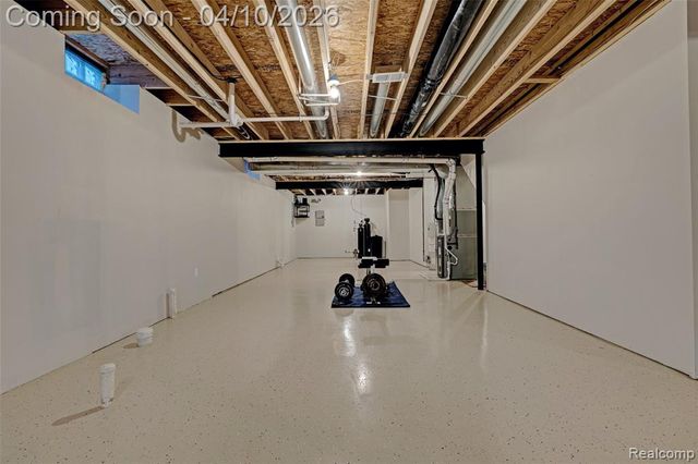 690 Willow Lake Court, Oxford, MI 48371