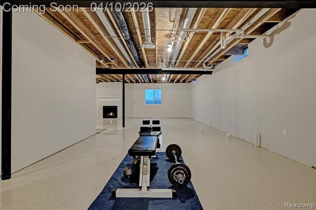 690 Willow Lake Court, Oxford, MI 48371