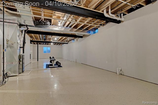 690 Willow Lake Court, Oxford, MI 48371