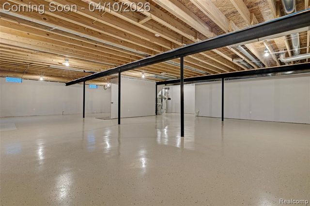 690 Willow Lake Court, Oxford, MI 48371