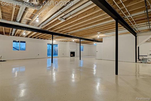 690 Willow Lake Court, Oxford, MI 48371